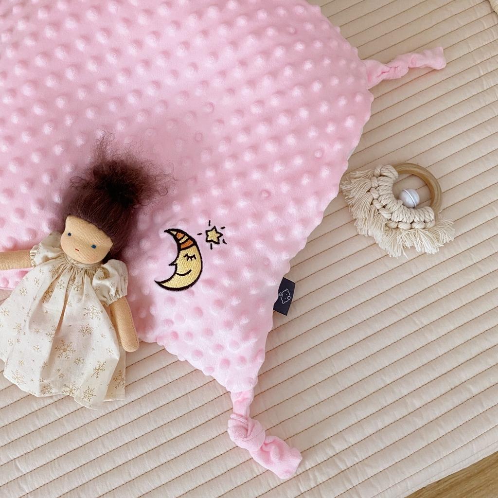 91家纺网 家纺一手货源 找家纺 星期八 2020新款魔法豆豆安抚巾40*40cm 粉色