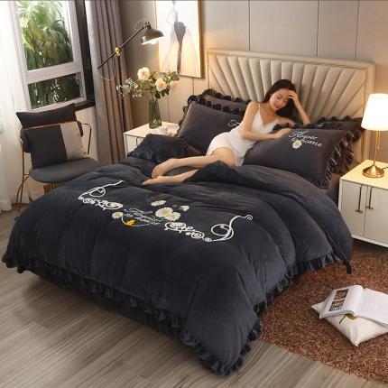 91家纺网 家纺一手货源 找家纺 恋佳居 2023新款水晶绒荷叶边毛巾绣四件套 眷恋灰