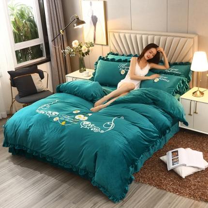 91家纺网 家纺一手货源 找家纺 恋佳居 2023新款水晶绒荷叶边毛巾绣四件套  眷恋深绿