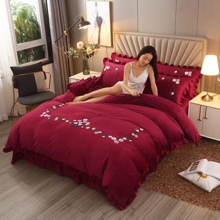 91家纺网 家纺一手货源 找家纺 恋佳居 2023新款水晶绒荷叶边毛巾绣四件套 百花争艳酒红