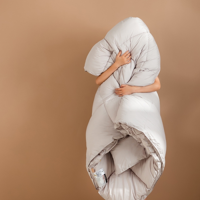 91家纺网 家纺一手货源 找家纺 2024新款大朵绒轻音羽绒被春秋被冬被 暮色灰