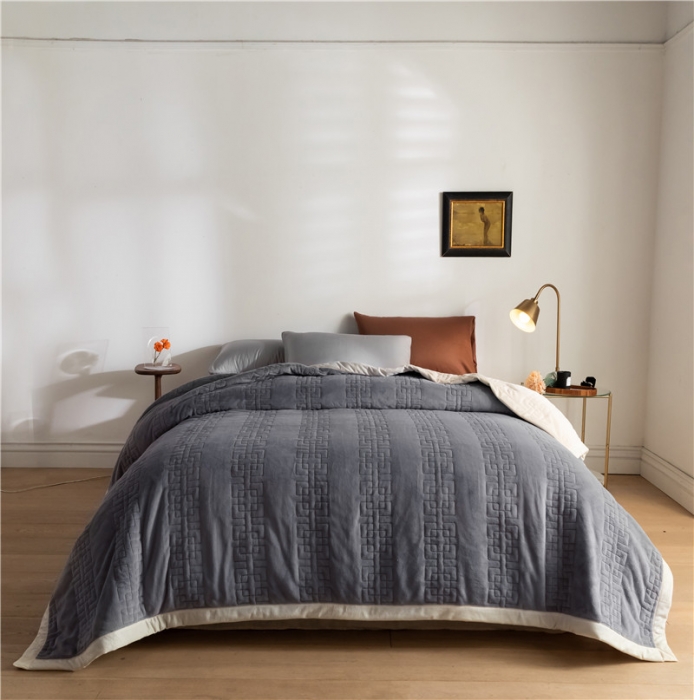 91家纺网 家纺一手货源 找家纺 （总）法芙娜 黑科技吸湿牛奶绒夹棉毛毯夹棉毯