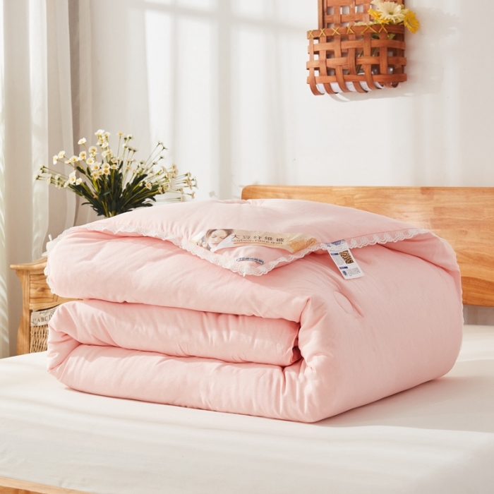 91家纺网 家纺一手货源 找家纺 （总）啊雅家居2025新款肌理纹绣花花边羽丝绒被