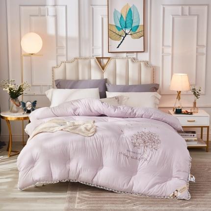 91家纺网 家纺一手货源 找家纺 啊雅家居2025新款肌理纹绣花花边羽丝绒被发财树浅紫色