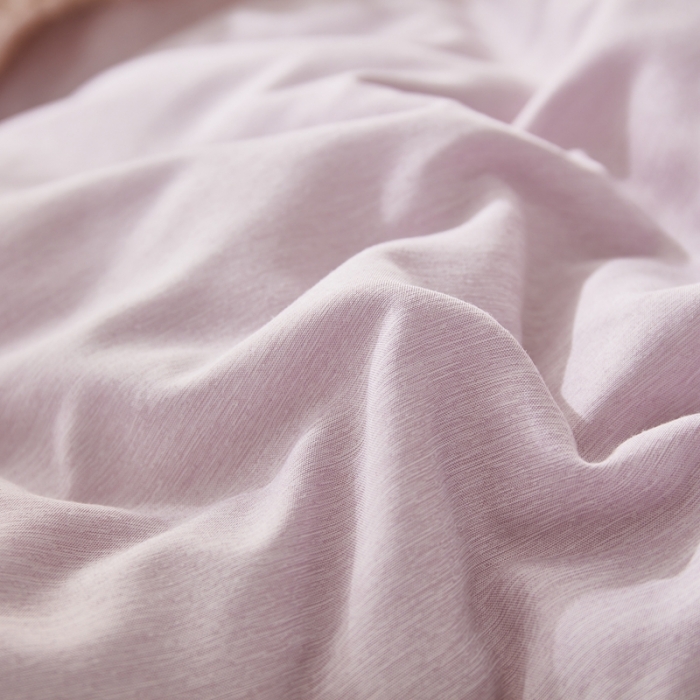 91家纺网 家纺一手货源 找家纺 啊雅家居2025新款肌理纹绣花花边羽丝绒被发财树浅紫色