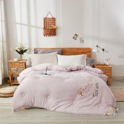 91家纺网 家纺一手货源 找家纺 啊雅家居2025新款肌理纹绣花花边羽丝绒被夜香梅 浅紫色