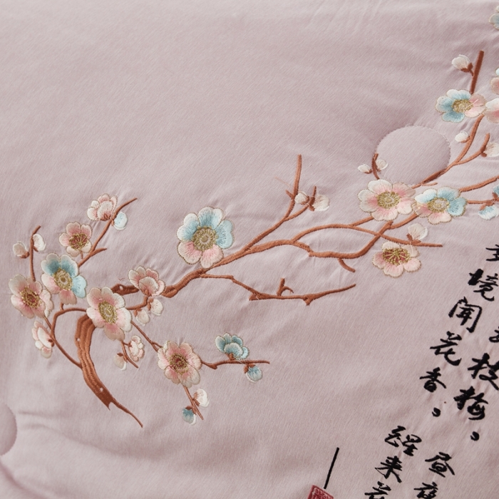 91家纺网 家纺一手货源 找家纺 啊雅家居2025新款肌理纹绣花花边羽丝绒被夜香梅 浅紫色