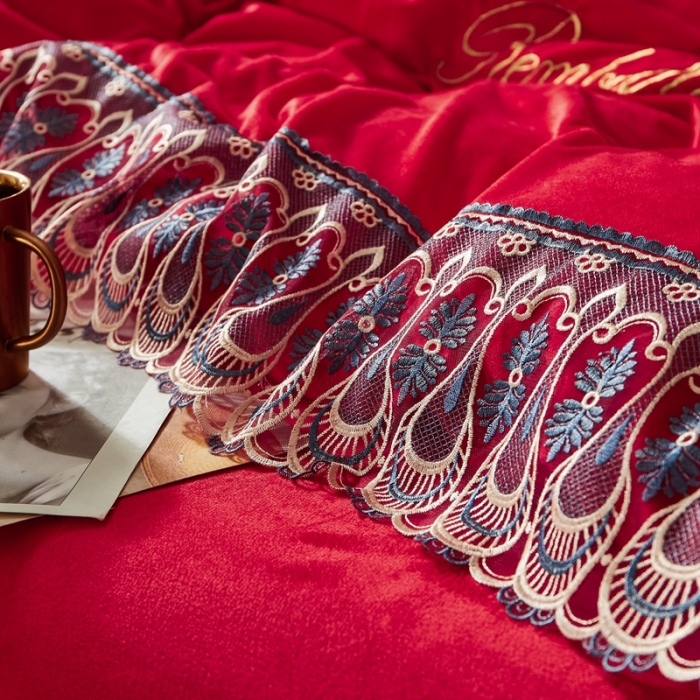 91家纺网 家纺一手货源 找家纺 金米诺爆款公主风工艺款纯色加厚水晶绒绣花四件套赫拉之恋-大红