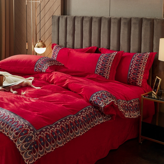 91家纺网 家纺一手货源 找家纺 金米诺爆款公主风工艺款纯色加厚水晶绒绣花四件套赫拉之恋-大红