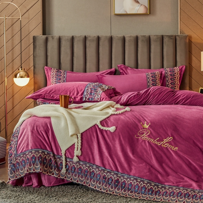 91家纺网 家纺一手货源 找家纺 金米诺爆款公主风工艺款纯色加厚水晶绒绣花四件套赫拉之恋-豆沙