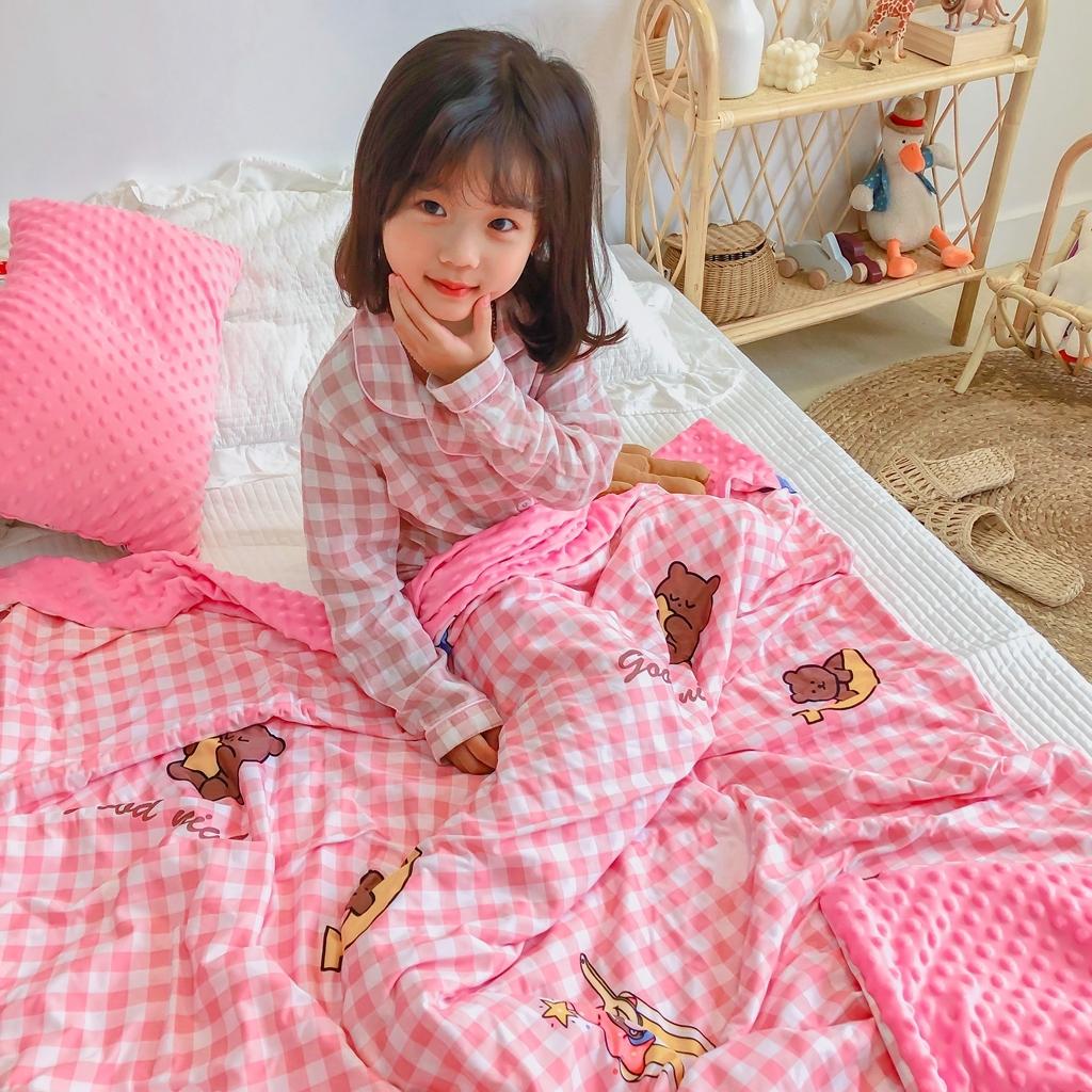 91家纺网 家纺一手货源 找家纺 星期八 2020新款A类针织棉豆豆毯 粉格小熊