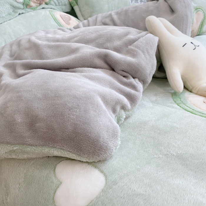 91家纺网 家纺一手货源 找家纺 川悦生活 2020新款雪花绒四件套 爱心牛油果