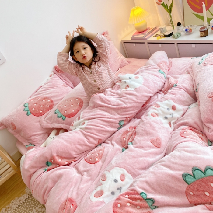 91家纺网 家纺一手货源 找家纺 川悦生活 2020新款雪花绒四件套 幸运草莓兔