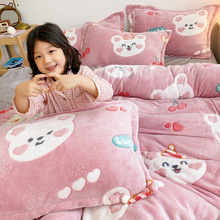 91家纺网 家纺一手货源 找家纺 川悦生活 2020新款雪花绒四件套 幸运草莓兔