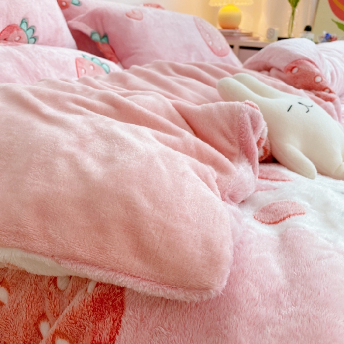 91家纺网 家纺一手货源 找家纺 川悦生活 2020新款雪花绒四件套 幸运草莓兔