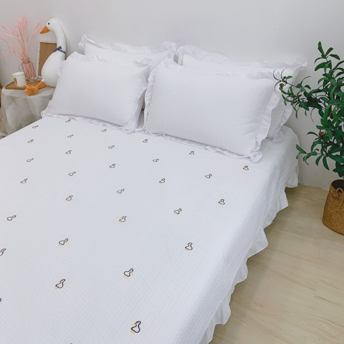 91家纺网 家纺一手货源 找家纺 漫调 2022新款ins风韩版床盖三件套 加油鸭白