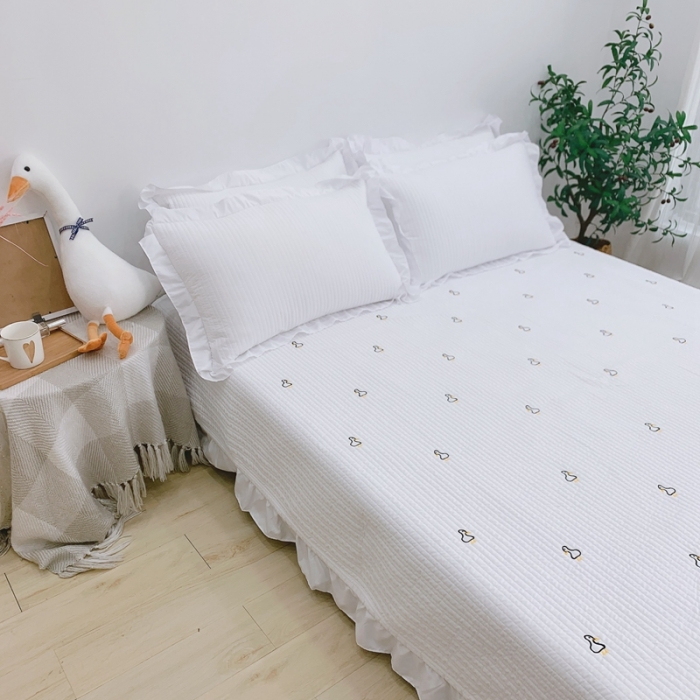 91家纺网 家纺一手货源 找家纺 漫调 2022新款ins风韩版床盖三件套 加油鸭白