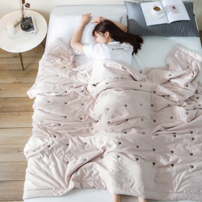 91家纺网 家纺一手货源 找家纺 被靠被 2021新款心晴天丝夏被 心晴-卡其