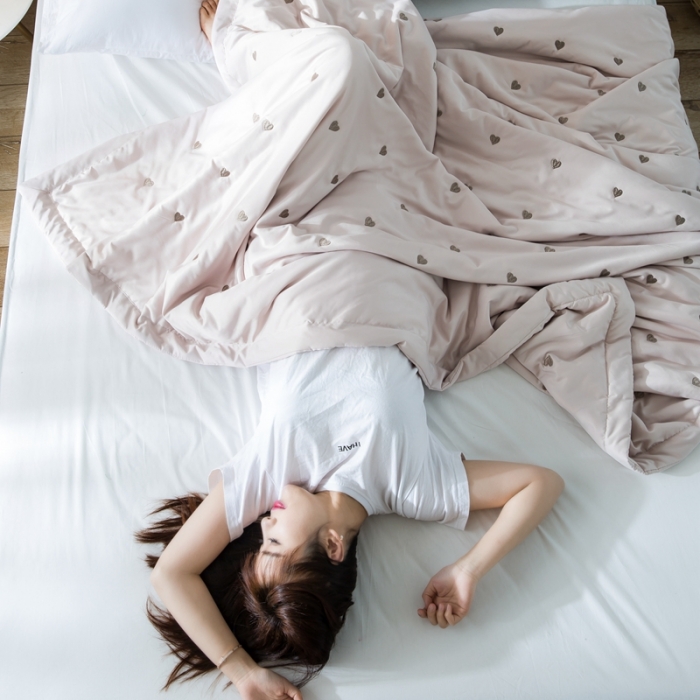 91家纺网 家纺一手货源 找家纺 被靠被 2021新款心晴天丝夏被 心晴-卡其