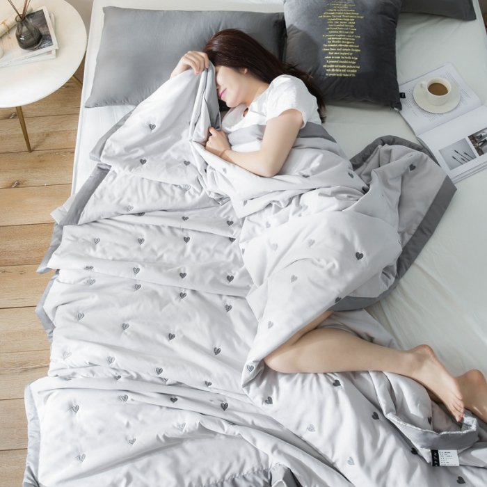 91家纺网 家纺一手货源 找家纺 被靠被 2021新款心晴天丝夏被 心晴-浅灰