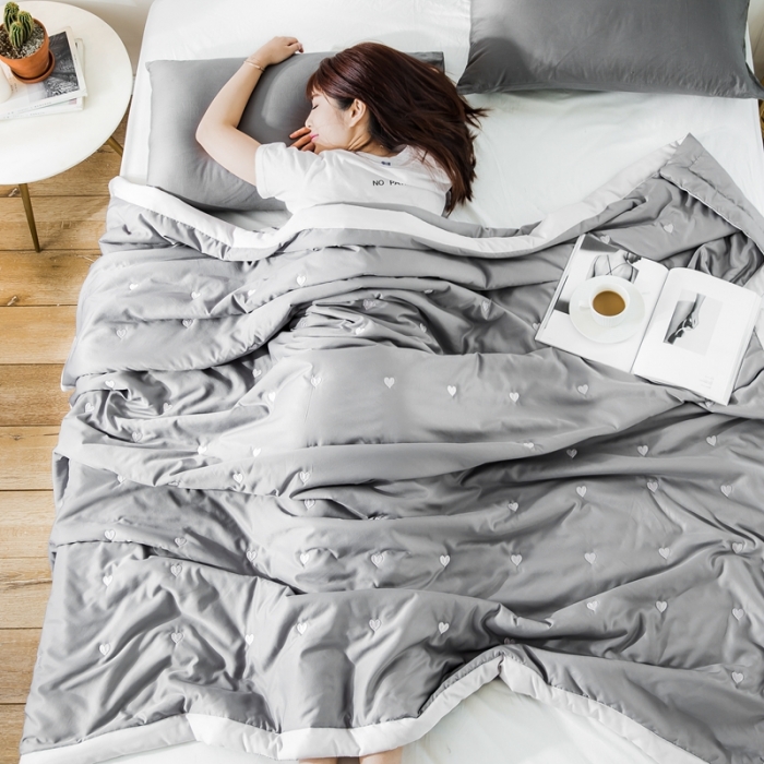 91家纺网 家纺一手货源 找家纺 被靠被 2021新款心晴天丝夏被 心晴-深灰