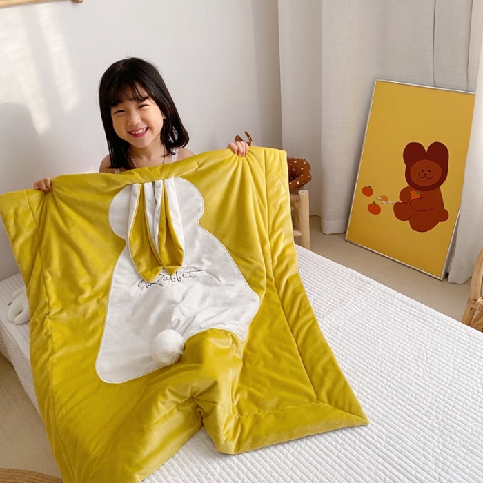 91家纺网 家纺一手货源 找家纺 被靠被 2021新款萌兔多功能盖毯 儿童亮黄