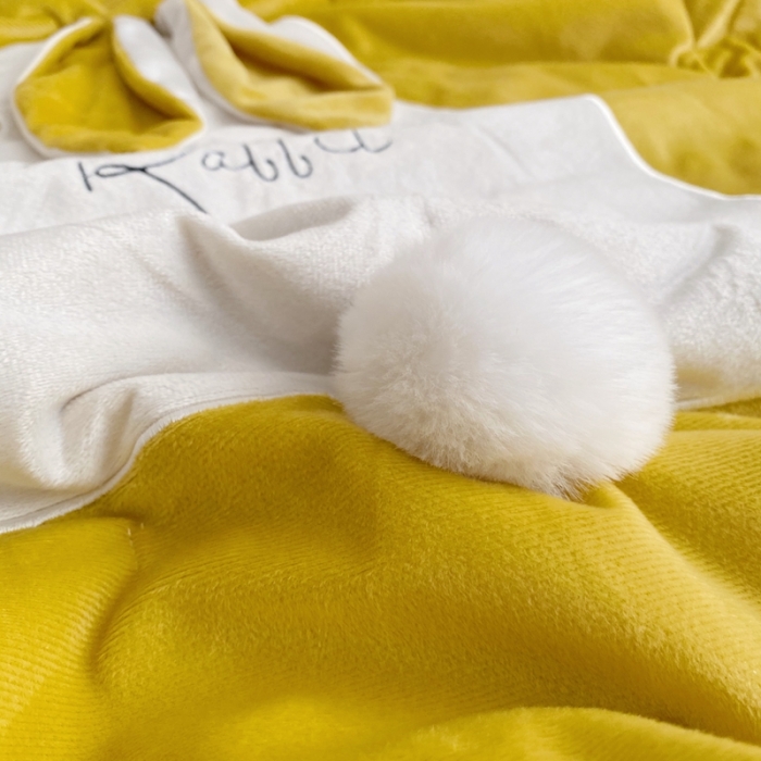 91家纺网 家纺一手货源 找家纺 被靠被 2021新款萌兔多功能盖毯 儿童亮黄