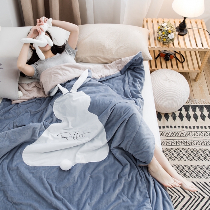 91家纺网 家纺一手货源 找家纺 被靠被 2021新款萌兔多功能盖毯 蓝灰