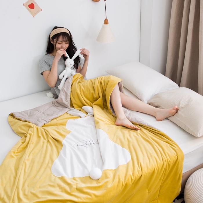 91家纺网 家纺一手货源 找家纺 被靠被 2021新款萌兔多功能盖毯 亮黄