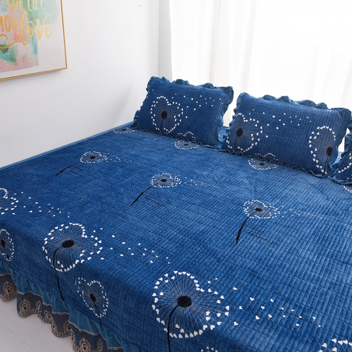 91家纺网 家纺一手货源 找家纺 雨洋家纺 2025新款炕垫水晶绒床盖大炕盖 爱心花-蓝