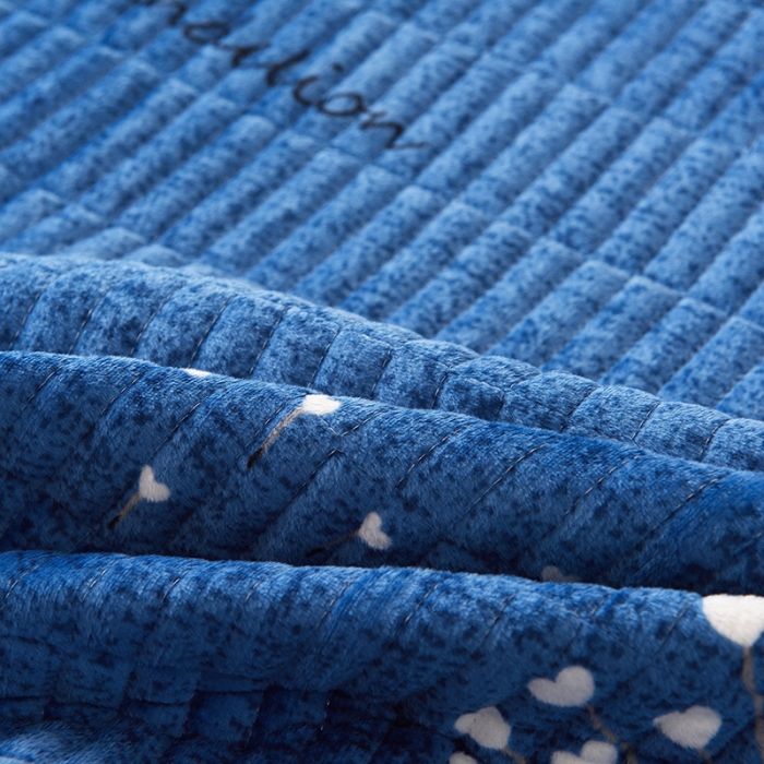 91家纺网 家纺一手货源 找家纺 雨洋家纺 2025新款炕垫水晶绒床盖大炕盖 爱心花-蓝