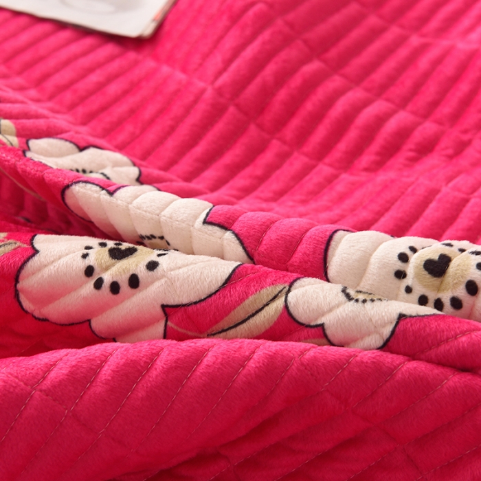 91家纺网 家纺一手货源 找家纺 雨洋家纺 2025新款炕垫水晶绒床盖大炕盖 浪花朵朵-玫红