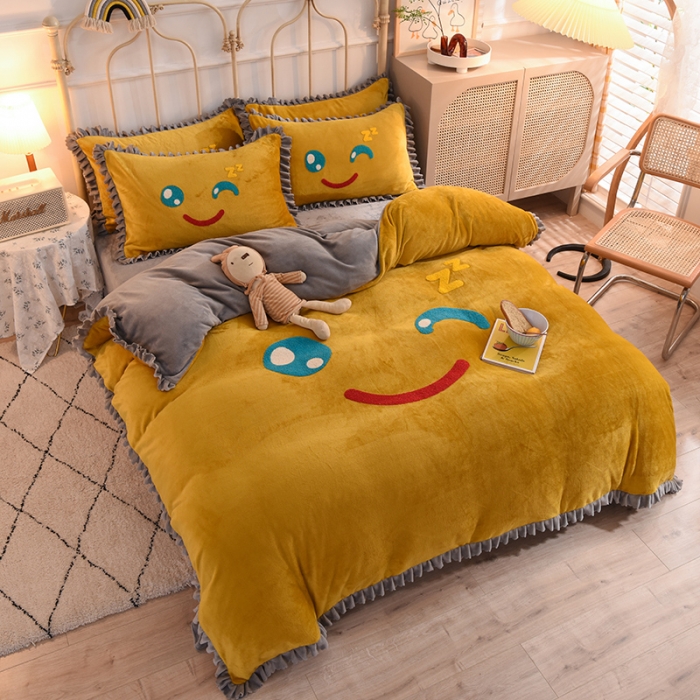 91家纺网 家纺一手货源 找家纺 兴美佳家纺 新款牛奶绒花边毛巾绣四件套-你的微笑 姜黄