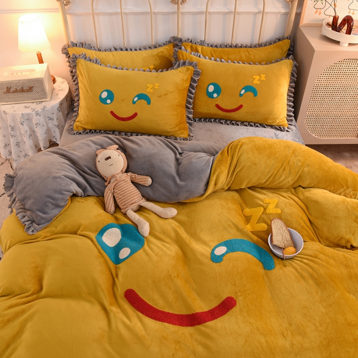 91家纺网 家纺一手货源 找家纺 兴美佳家纺 新款牛奶绒花边毛巾绣四件套-你的微笑 姜黄