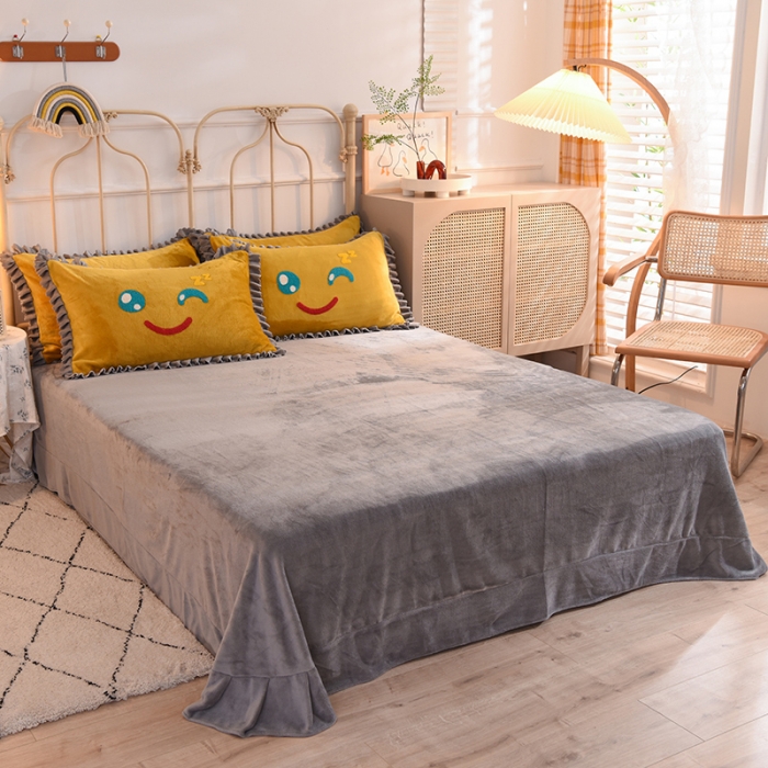 91家纺网 家纺一手货源 找家纺 兴美佳家纺 新款牛奶绒花边毛巾绣四件套-你的微笑 姜黄