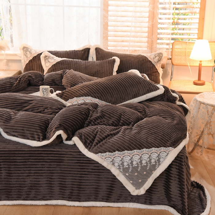 91家纺网 家纺一手货源 找家纺 欧冠 2020双面魔法绒兔兔绒蕾丝花边四件套 温暖咖