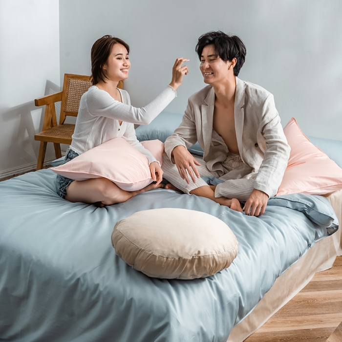 91家纺网 家纺一手货源 找家纺 狠狠爱 2020新款60S长绒棉刺绣撞色四件套 粉蓝浅灰