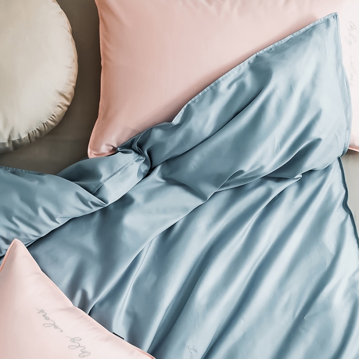 91家纺网 家纺一手货源 找家纺 狠狠爱 2020新款60S长绒棉刺绣撞色四件套 粉蓝浅灰