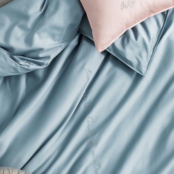 91家纺网 家纺一手货源 找家纺 狠狠爱 2020新款60S长绒棉刺绣撞色四件套 粉蓝浅灰