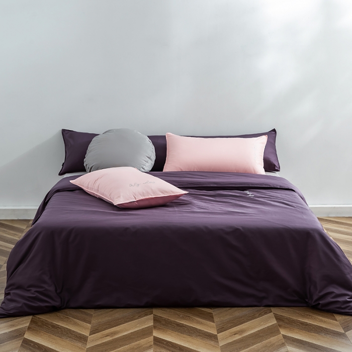 91家纺网 家纺一手货源 找家纺 狠狠爱 2020新款60S长绒棉刺绣撞色四件套 粉紫浅灰