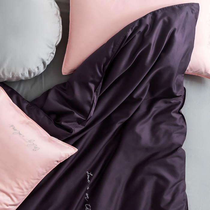 91家纺网 家纺一手货源 找家纺 狠狠爱 2020新款60S长绒棉刺绣撞色四件套 粉紫浅灰