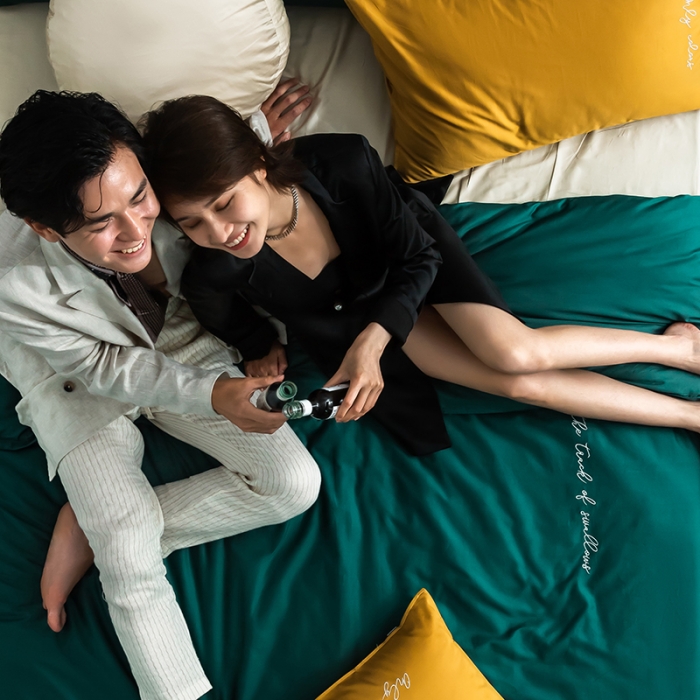 91家纺网 家纺一手货源 找家纺 狠狠爱 2020新款60S长绒棉刺绣撞色四件套 黄墨绿卡宾