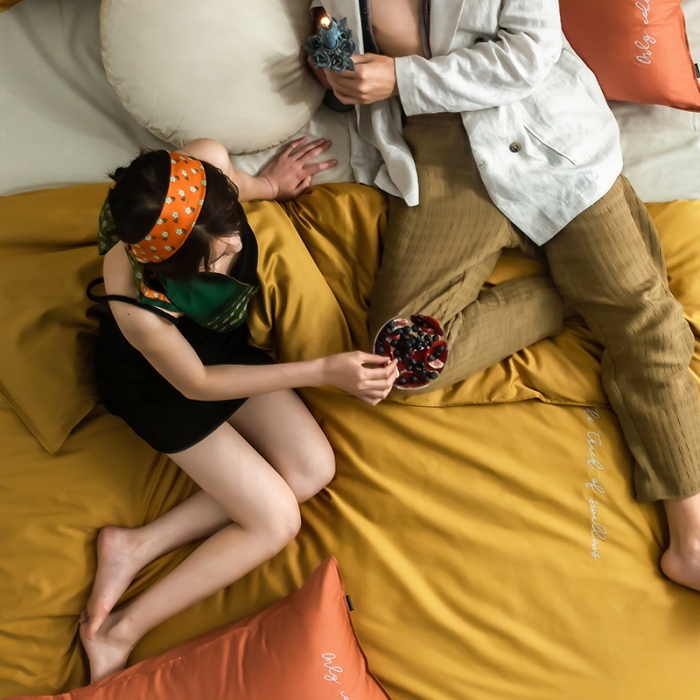 91家纺网 家纺一手货源 找家纺 狠狠爱 2020新款60S长绒棉刺绣撞色四件套 橘黄卡宾