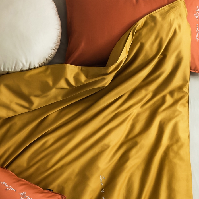 91家纺网 家纺一手货源 找家纺 狠狠爱 2020新款60S长绒棉刺绣撞色四件套 橘黄卡宾