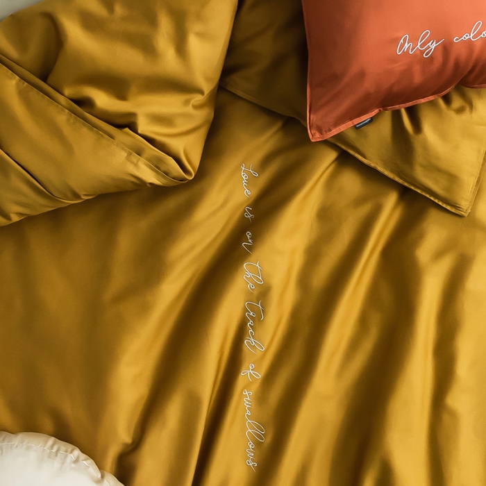 91家纺网 家纺一手货源 找家纺 狠狠爱 2020新款60S长绒棉刺绣撞色四件套 橘黄卡宾