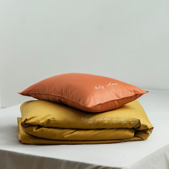 91家纺网 家纺一手货源 找家纺 狠狠爱 2020新款60S长绒棉刺绣撞色四件套 橘黄卡宾