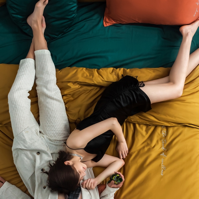 91家纺网 家纺一手货源 找家纺 狠狠爱 2020新款60S长绒棉刺绣撞色四件套 橘黄墨绿