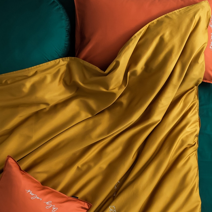 91家纺网 家纺一手货源 找家纺 狠狠爱 2020新款60S长绒棉刺绣撞色四件套 橘黄墨绿