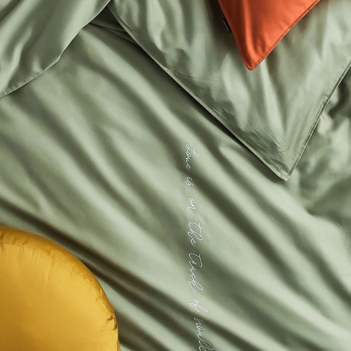 91家纺网 家纺一手货源 找家纺 狠狠爱 2020新款60S长绒棉刺绣撞色四件套 橘浅绿黄