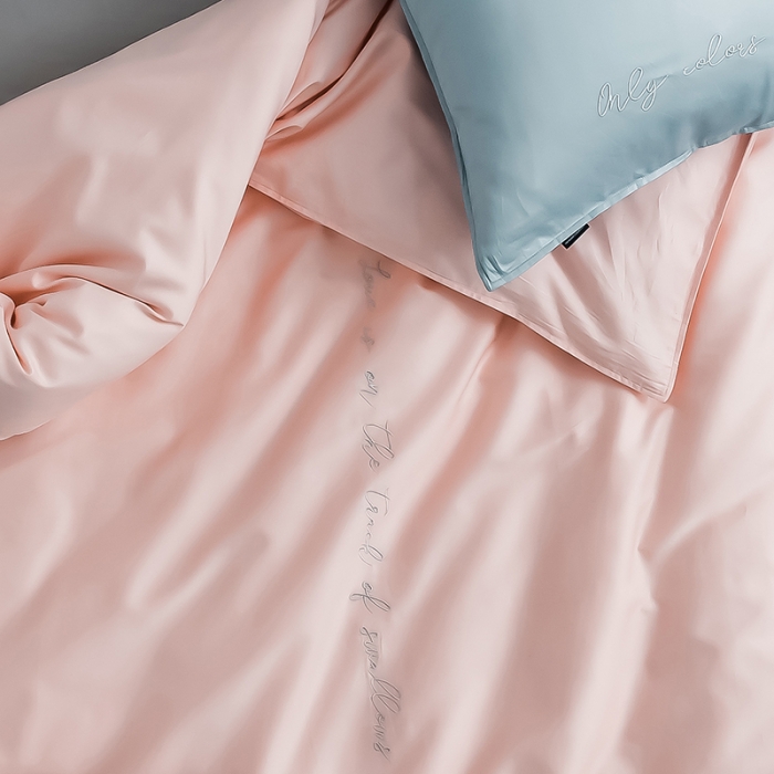 91家纺网 家纺一手货源 找家纺 狠狠爱 2020新款60S长绒棉刺绣撞色四件套 蓝粉浅灰